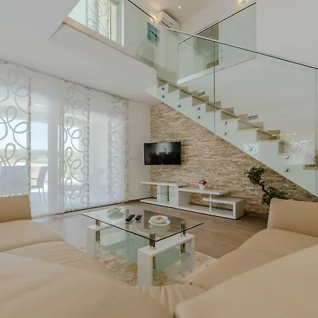 Marlu Villa Vir